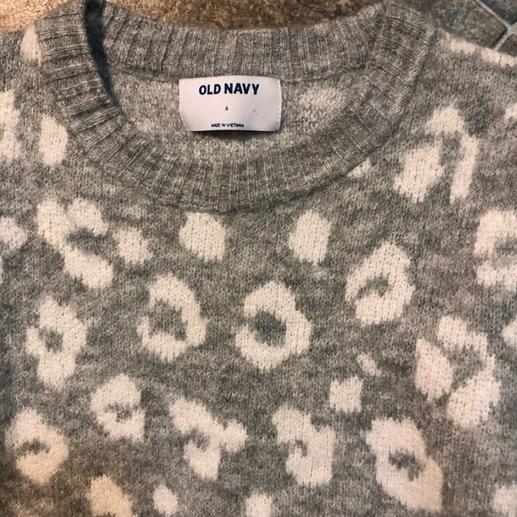 Old Navy Cozy Leopard-Print Crew-Neck Sweater - Picture 5 of 12